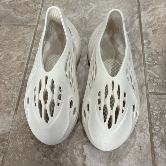 Adidas Men’s Yeezy Foam Runner 'Sand' Sz 10 - Picture 8 of 14